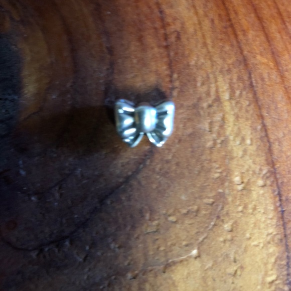 Authentic Pandora bow charm - Picture 2 of 4